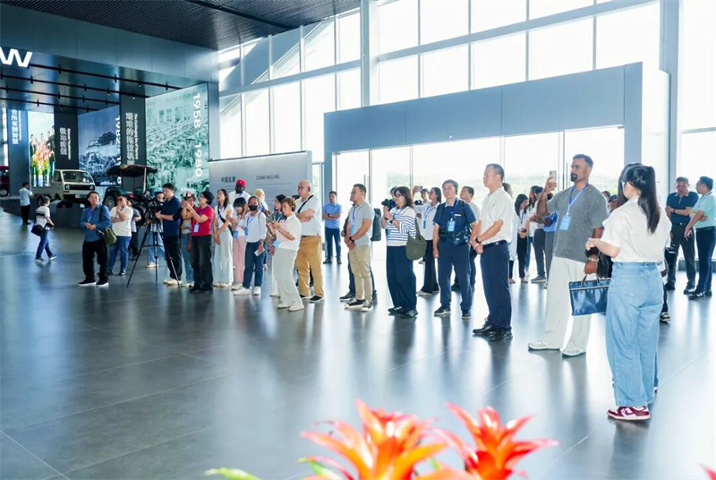 ASEAN Media Visits SAIC-GM-Wuling to Explore the Secrets of the Company's E-Smart Development
