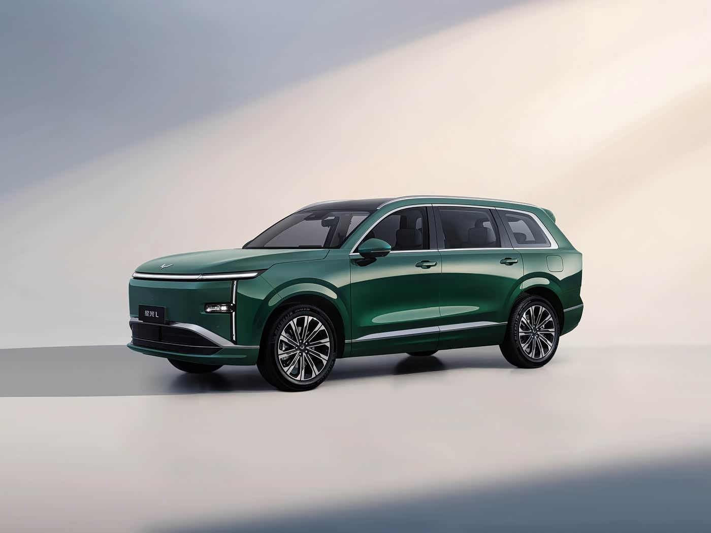 What makes the Wuling Starlight L the ideal long-range 6-seat PHEV for families?